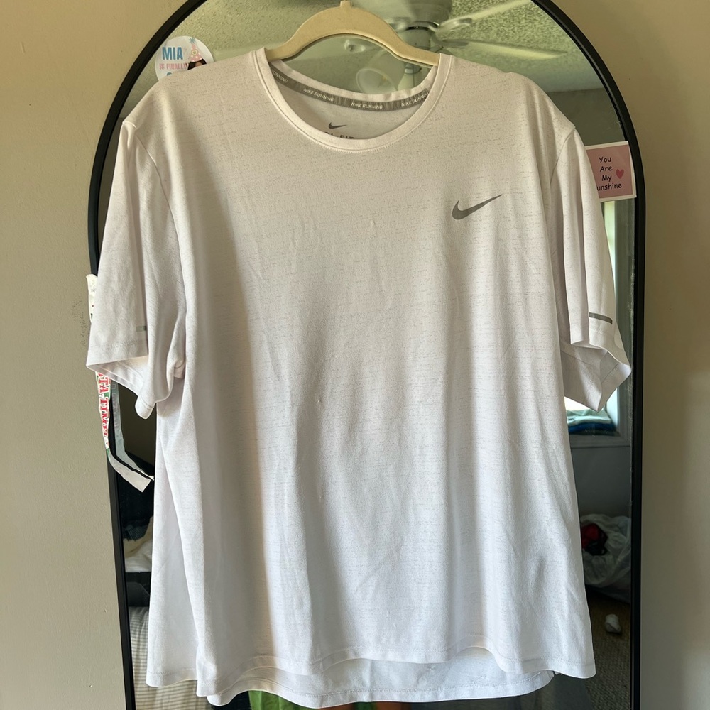 Nike Men's Classic White Tee
